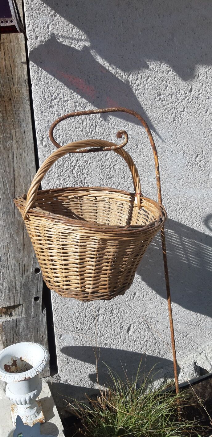 old wicker basket 60/70