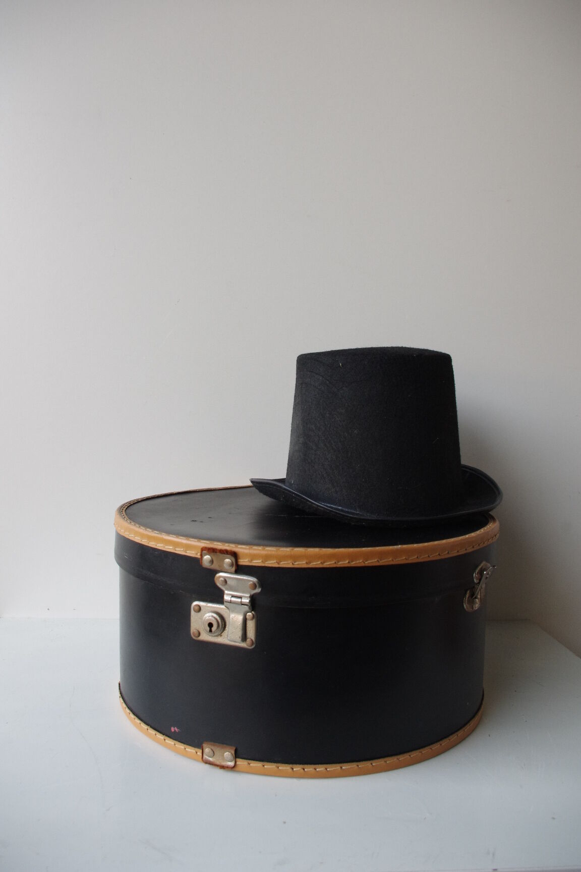 Black Suitcase for hats 60s.