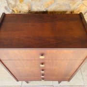 Vintage high chest of drawers in oak with 5 drawers, circa 1950s.
