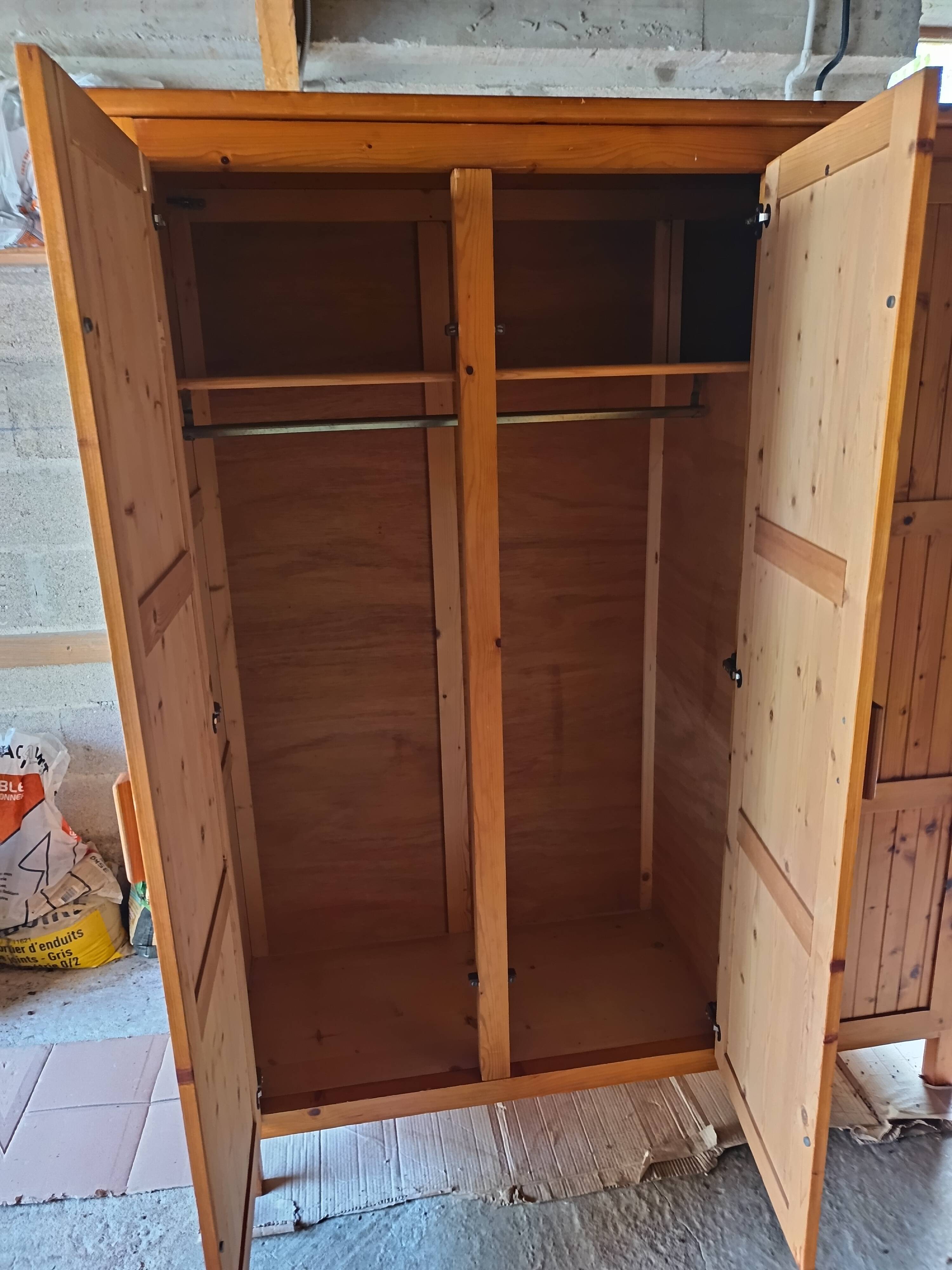 Armoire en pin