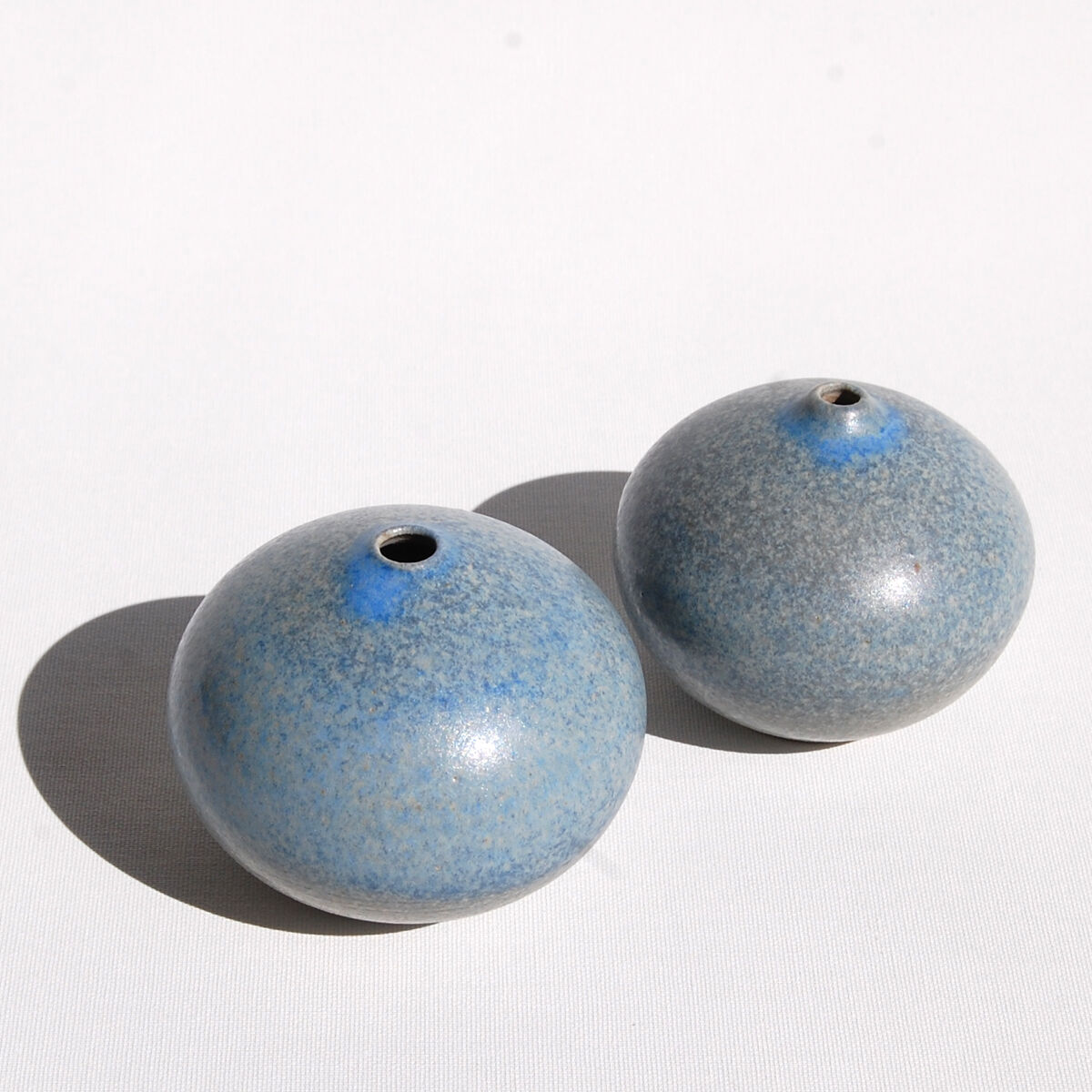 Paire de vases boules soliflores de Bernadette Sépulchre - Belgique