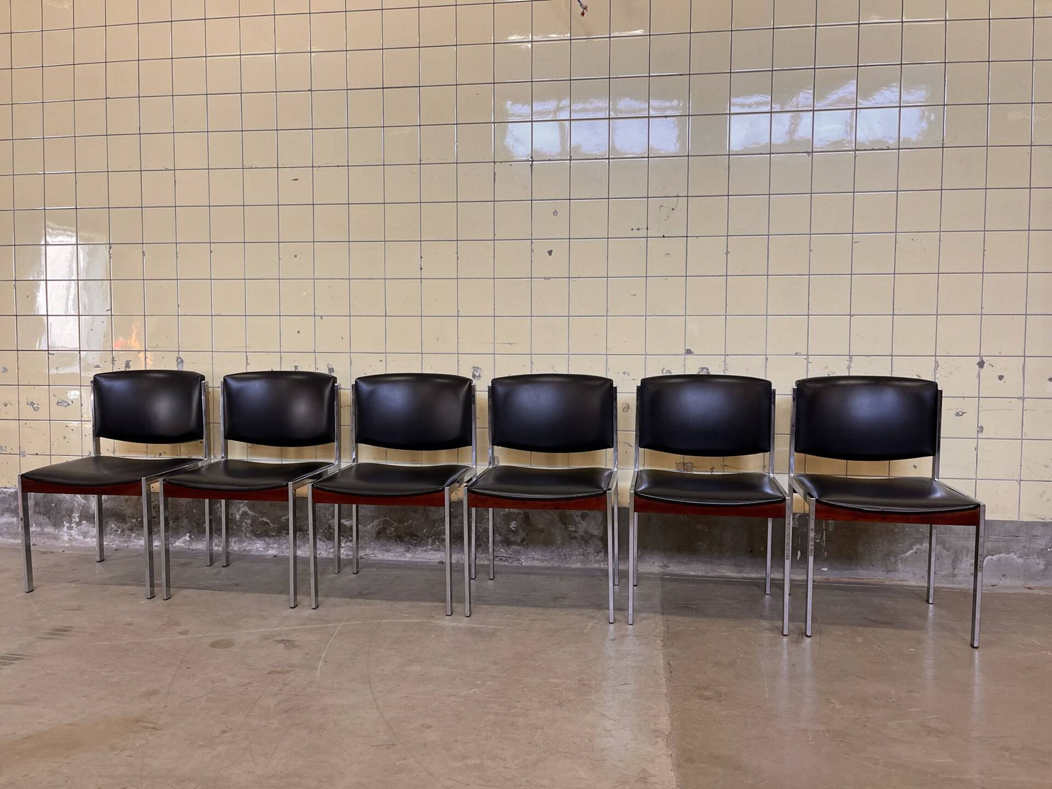 Set of six vintage chairs by Vform