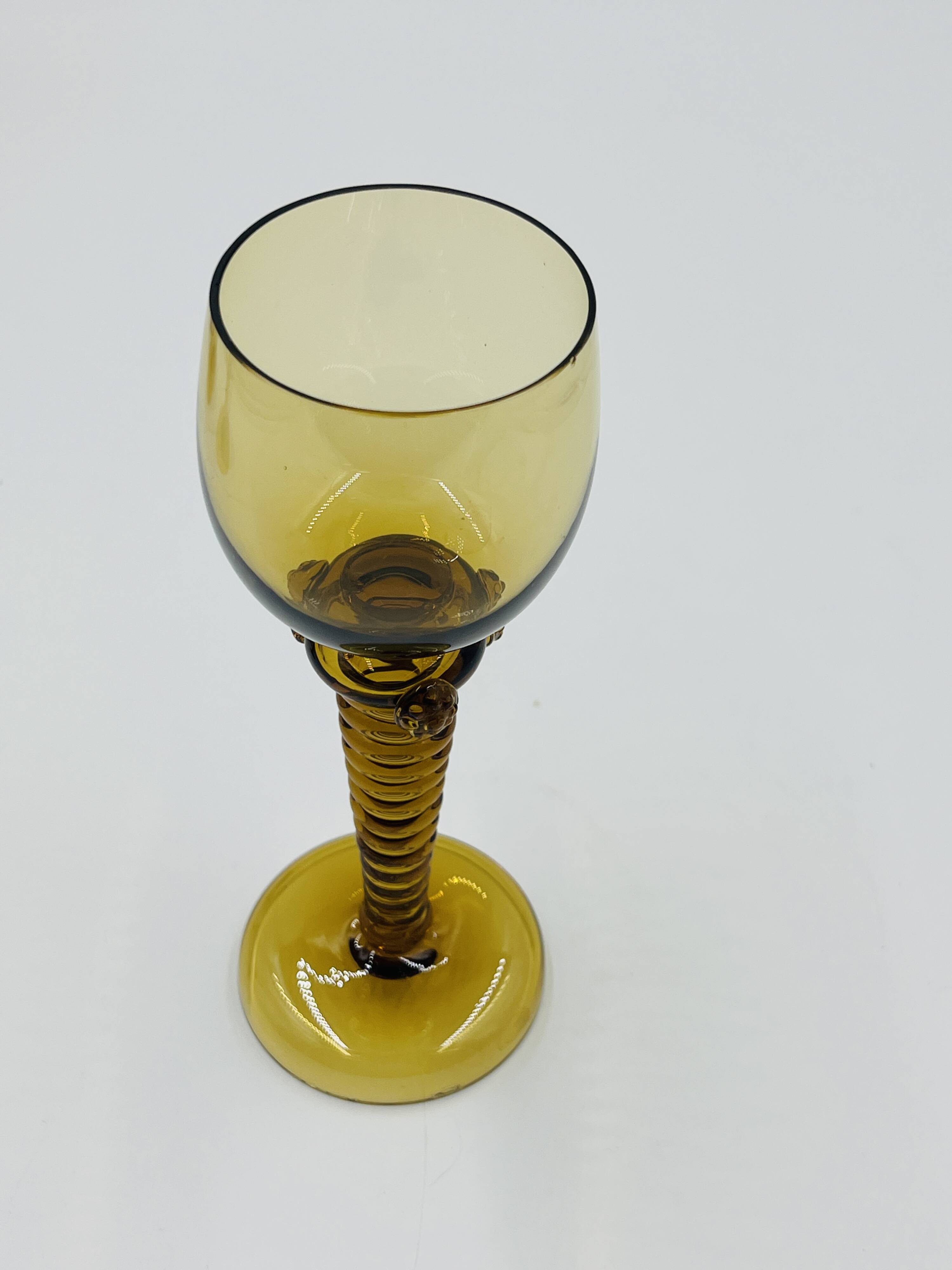Lot de 5 verres à vin Roemer ambrés