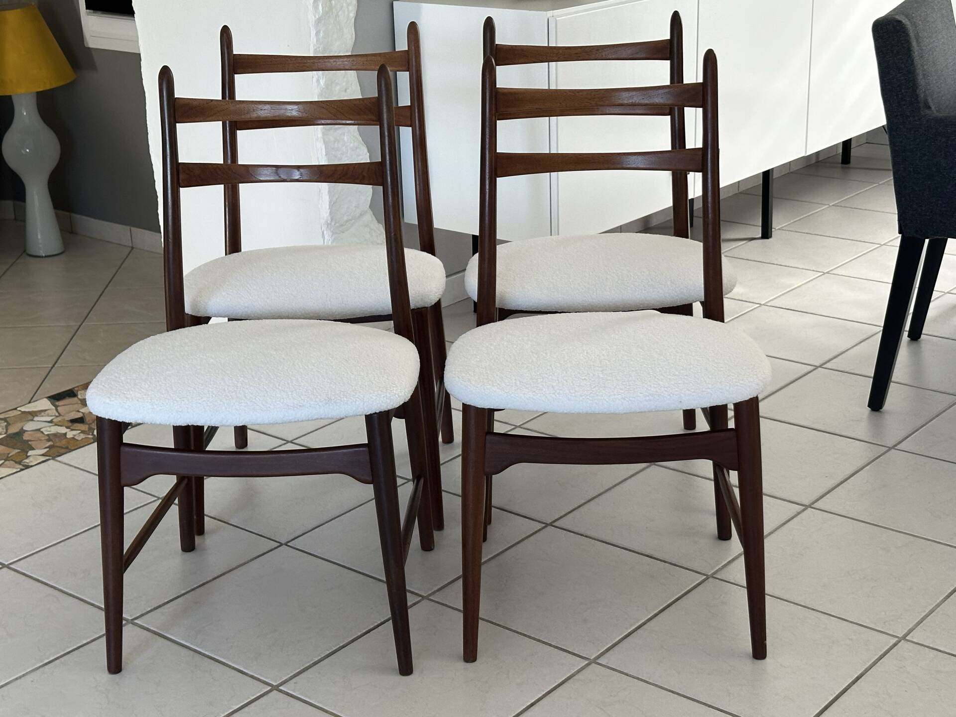 Suite 4 chaises Teck par Wilkhan pour Georg Leowald  Allemagne 1960