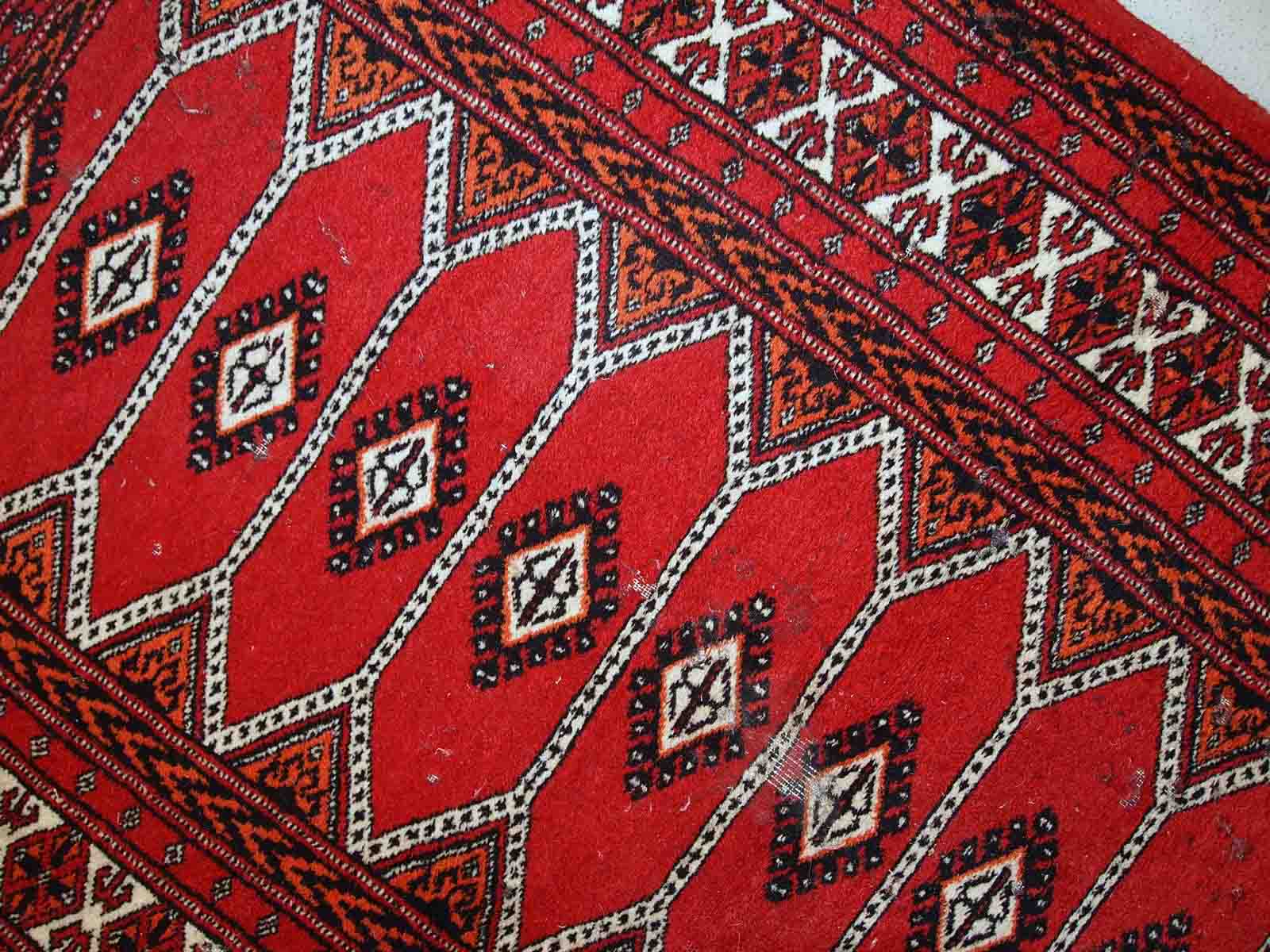 Vintage Pakistani carpet Lahore handmade 81cm x 145cm 1960s, 1C733