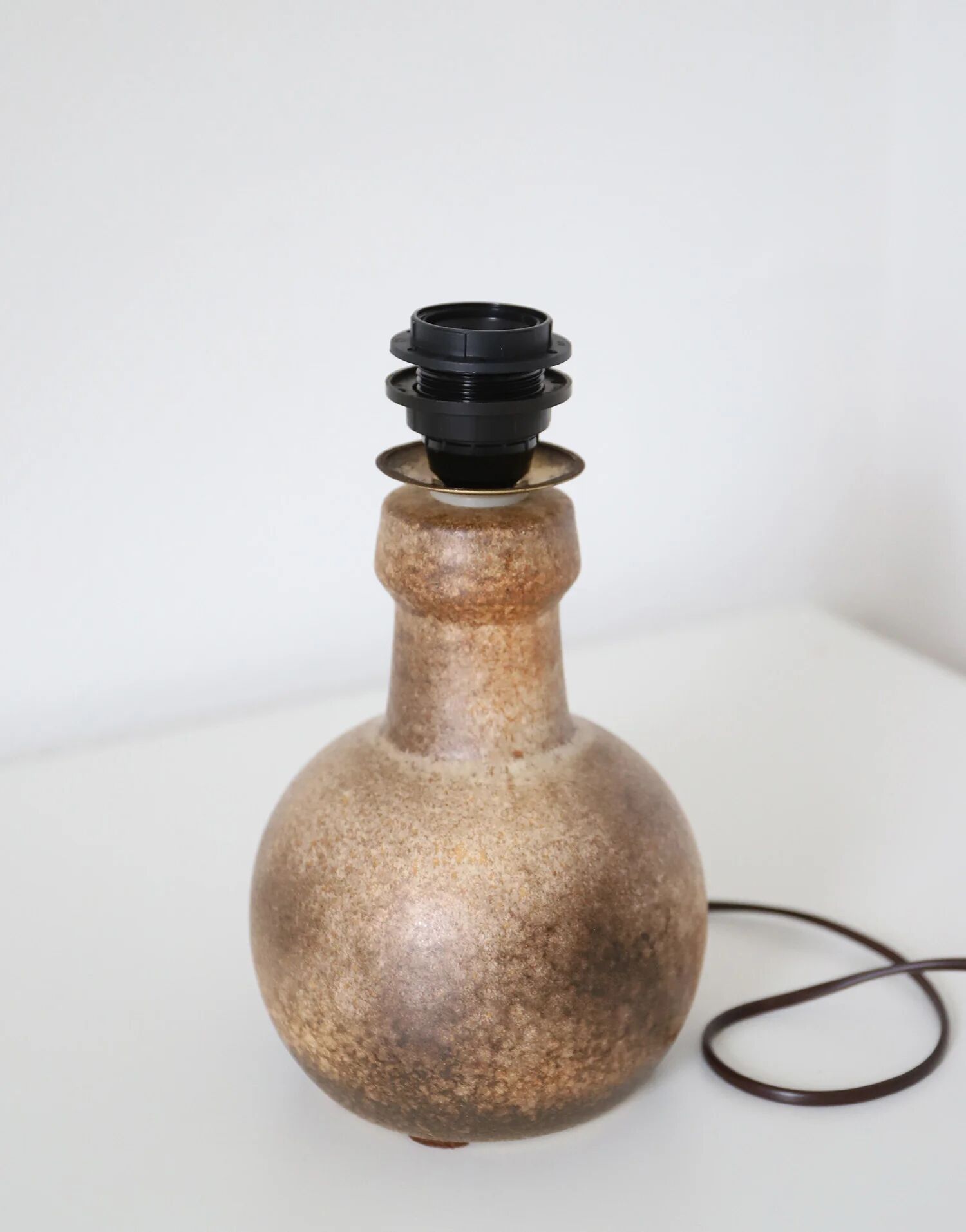 Table lamp – Vintage 60s ceramic and rattan shade