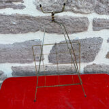 Metal magazine rack
