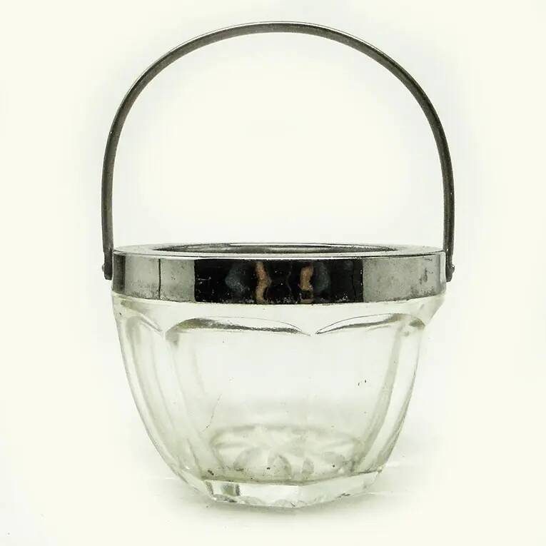 Sucrier Art Déco, verre pressé, laiton chromé, Huta Hortensja, Pologne, années 1950