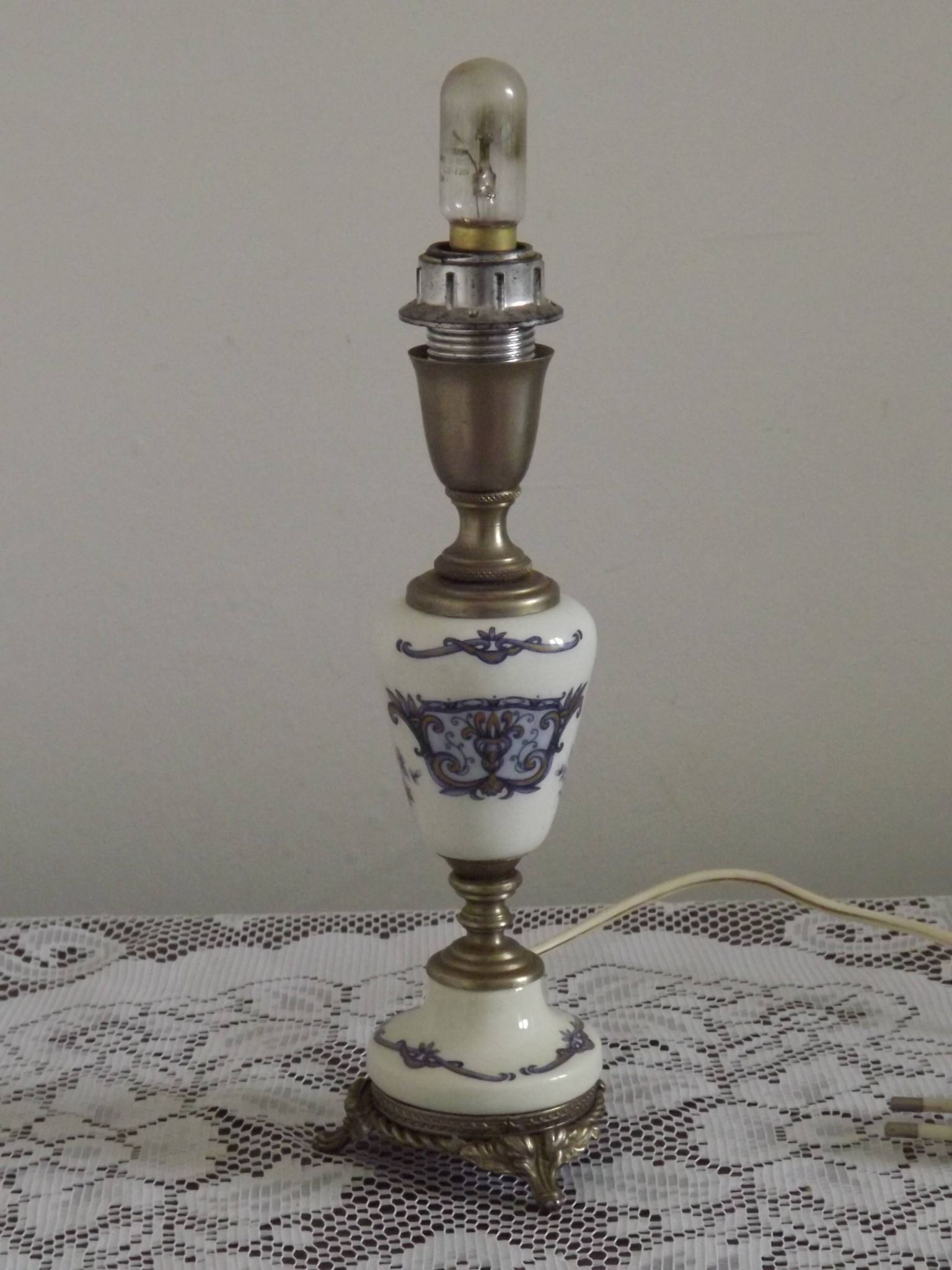 French Vintage Decorative Silver Metal and Porcelain Shaded Table Lamp