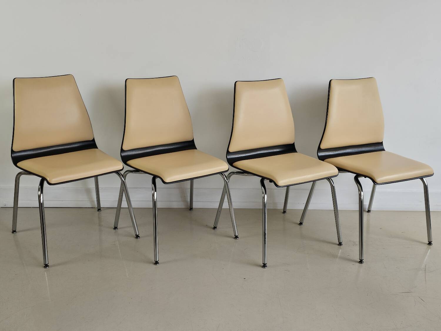 4 Pagholz dining chairs from Sedus Stoll