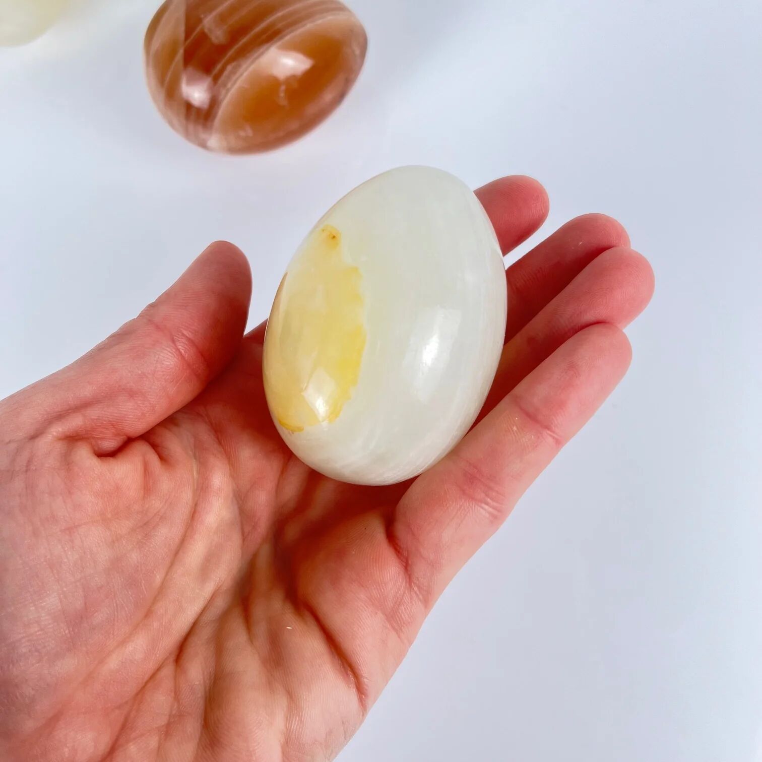 Set of vintage decorative eggs in translucent veined onyx, 1970s