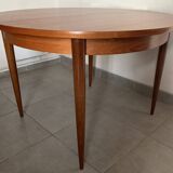 Scandinavian round teak dining table from the 60s extendable