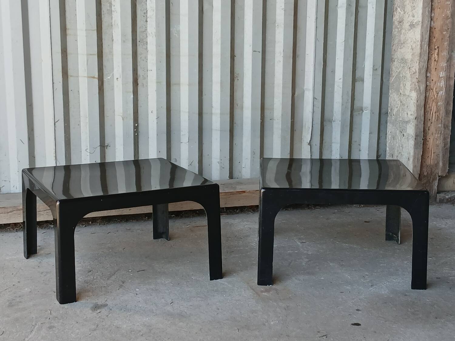Pair of coffee tables in fibreglass, circa 1970.