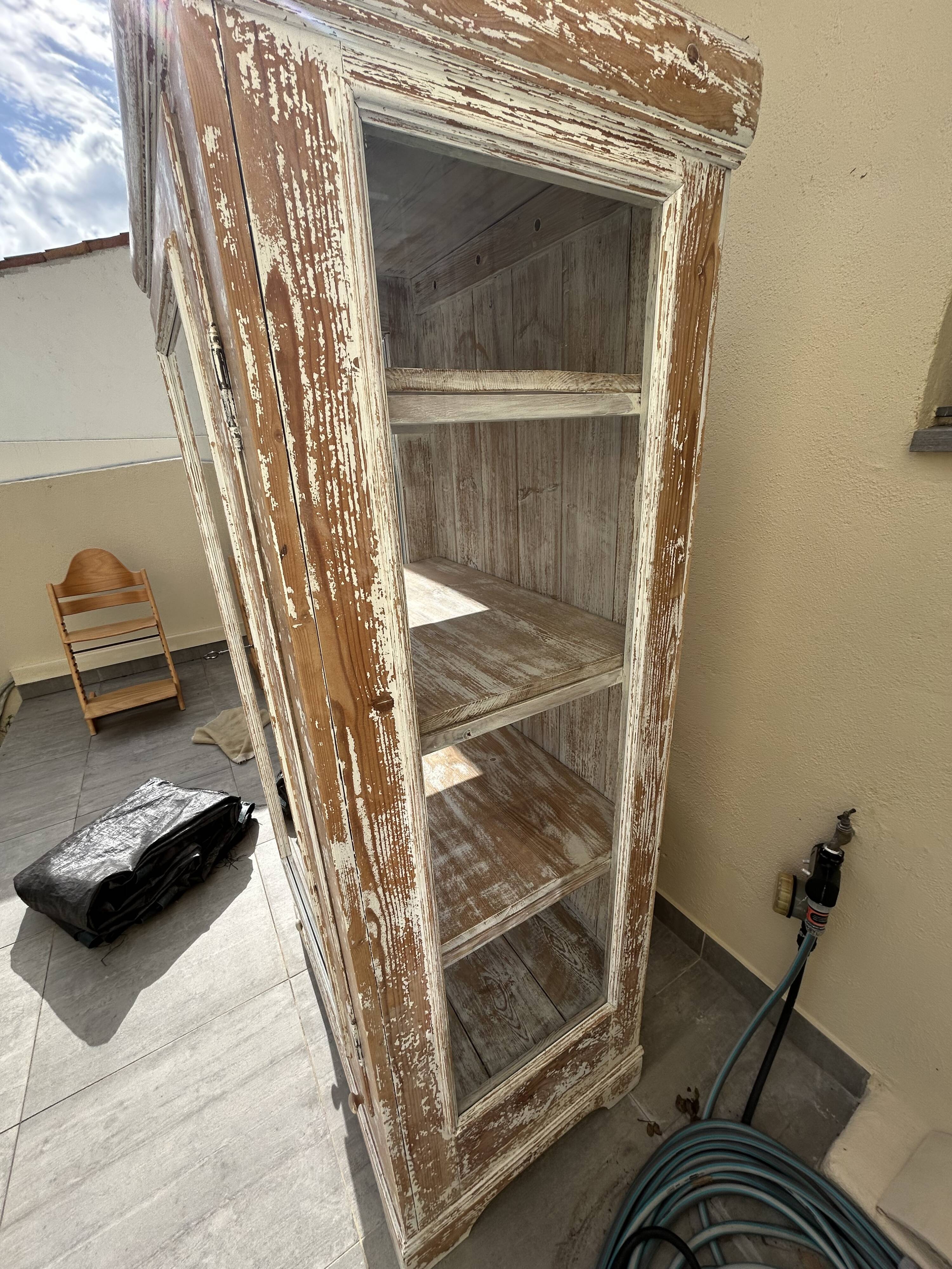 Glass cabinet