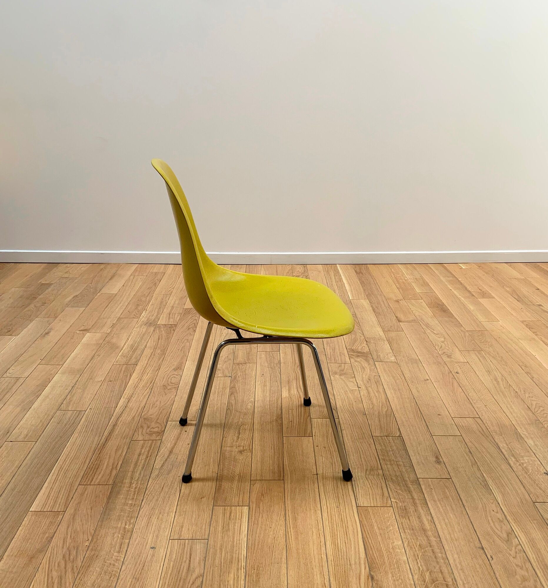 DSX chair by Charles & Ray Eames, Herman Miller for International Furniture