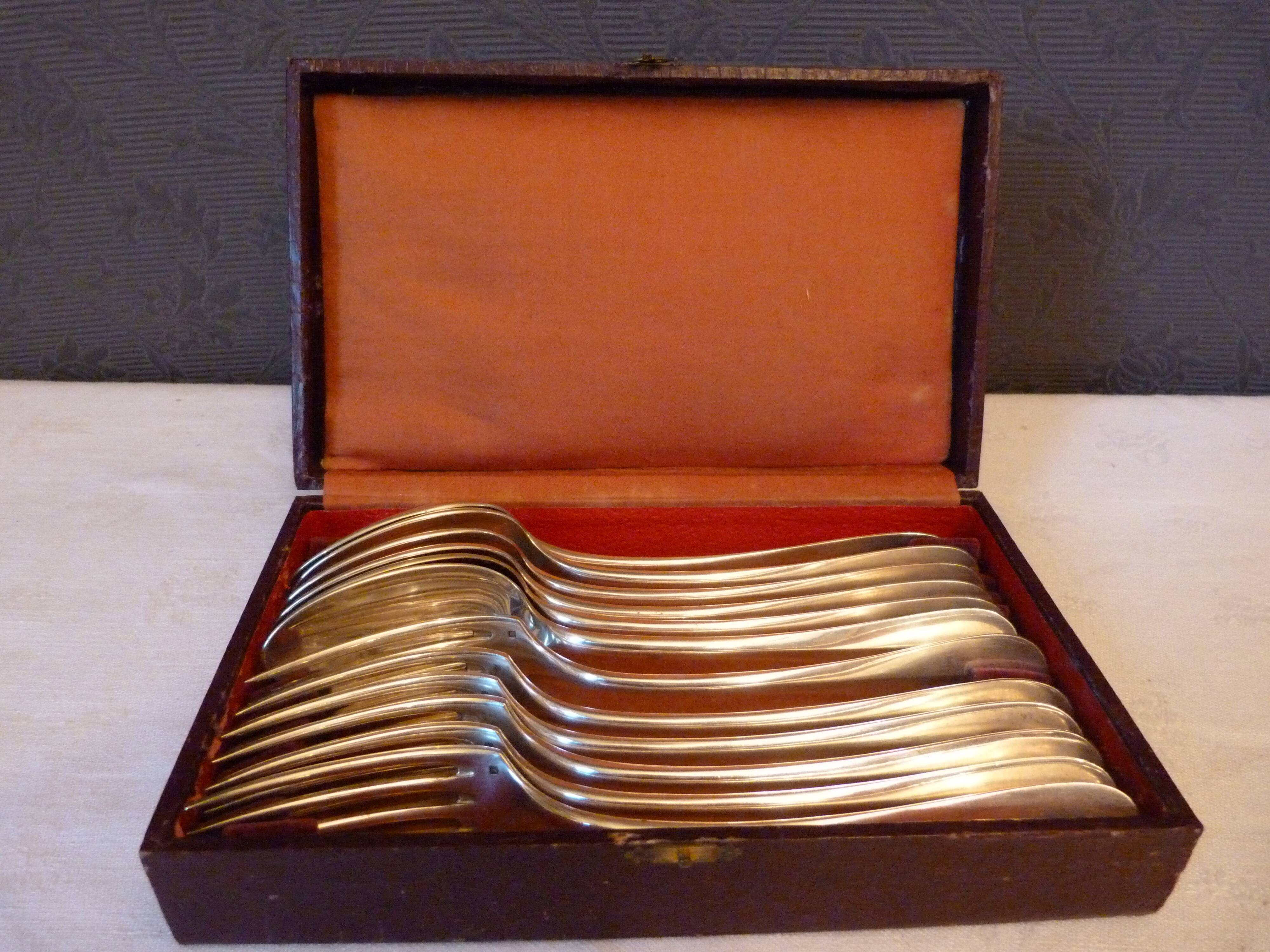 box of 6 spoons and 6 forks