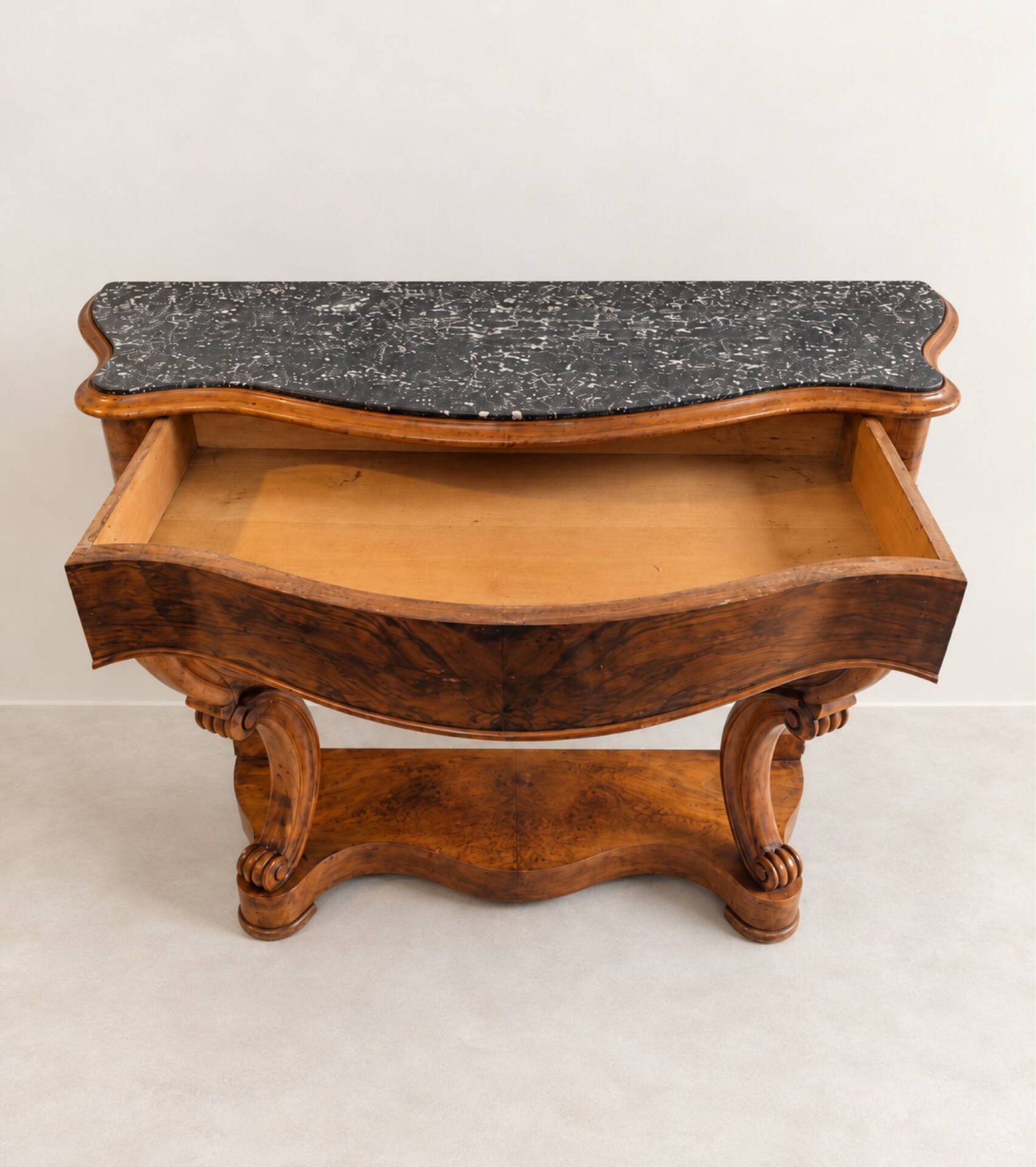 Console ancienne en bois sculpté et marbre gris veiné – Style Napoléon
