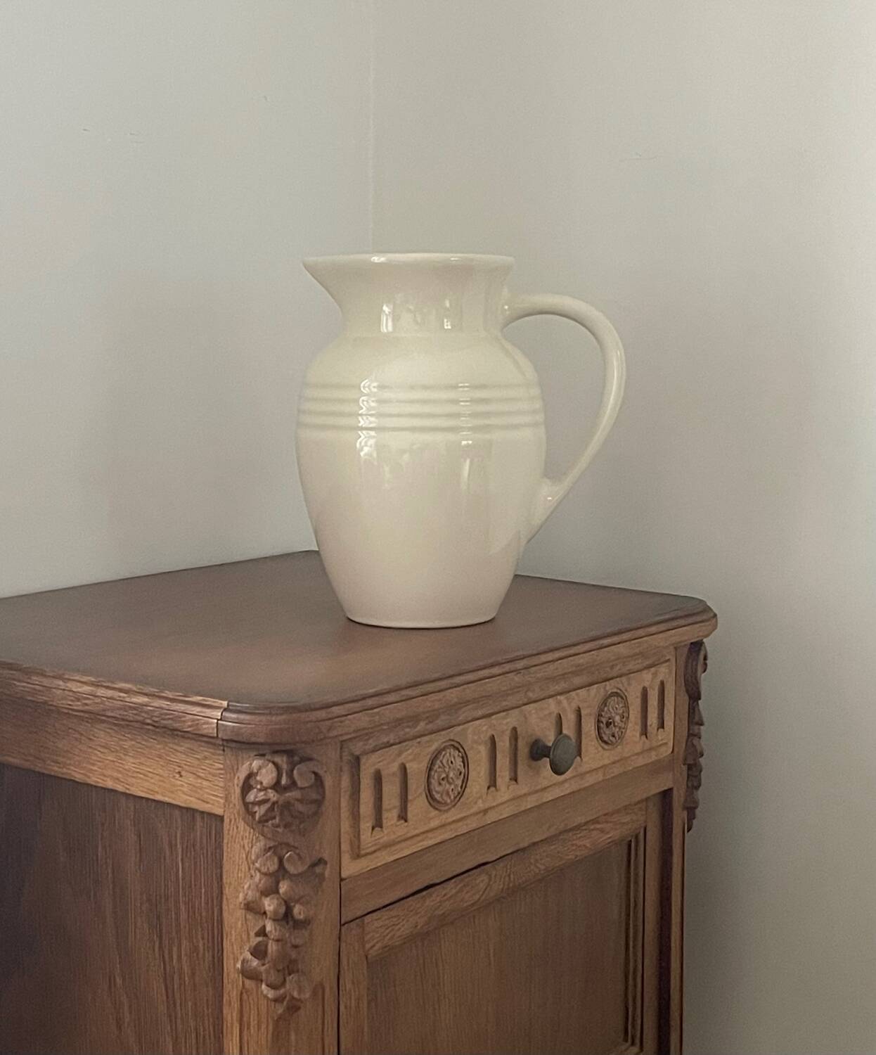 Ceramic jug Le Creuset.