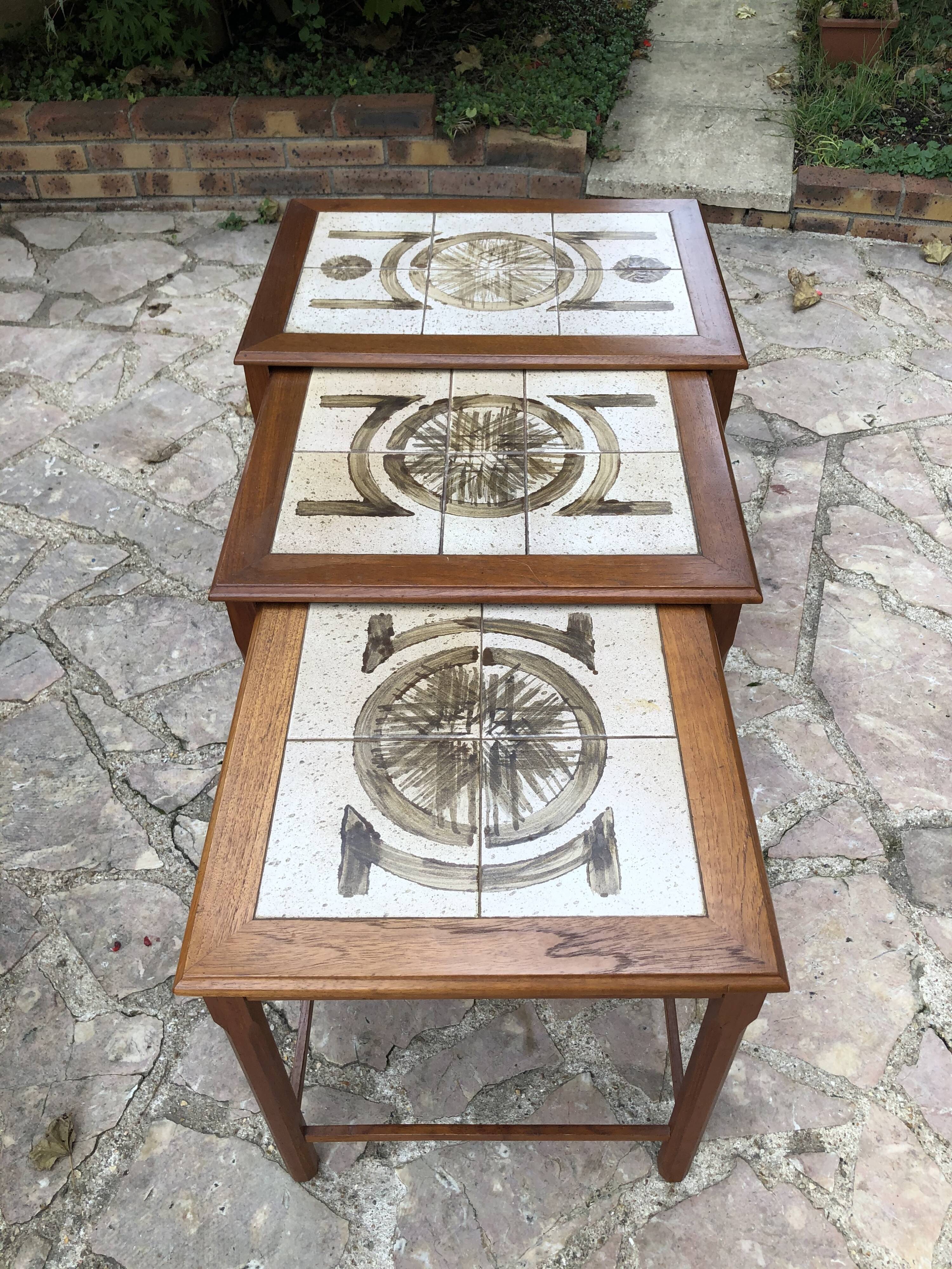 Tables gigognes scandinaves