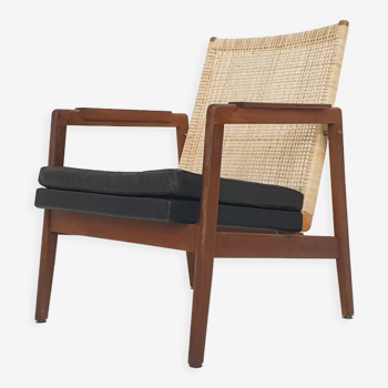 Fauteuil à dossier bas en rotin et cuir par P.J. Muntendam pour Gebr. Jonkers, Pays-Bas, années 1950