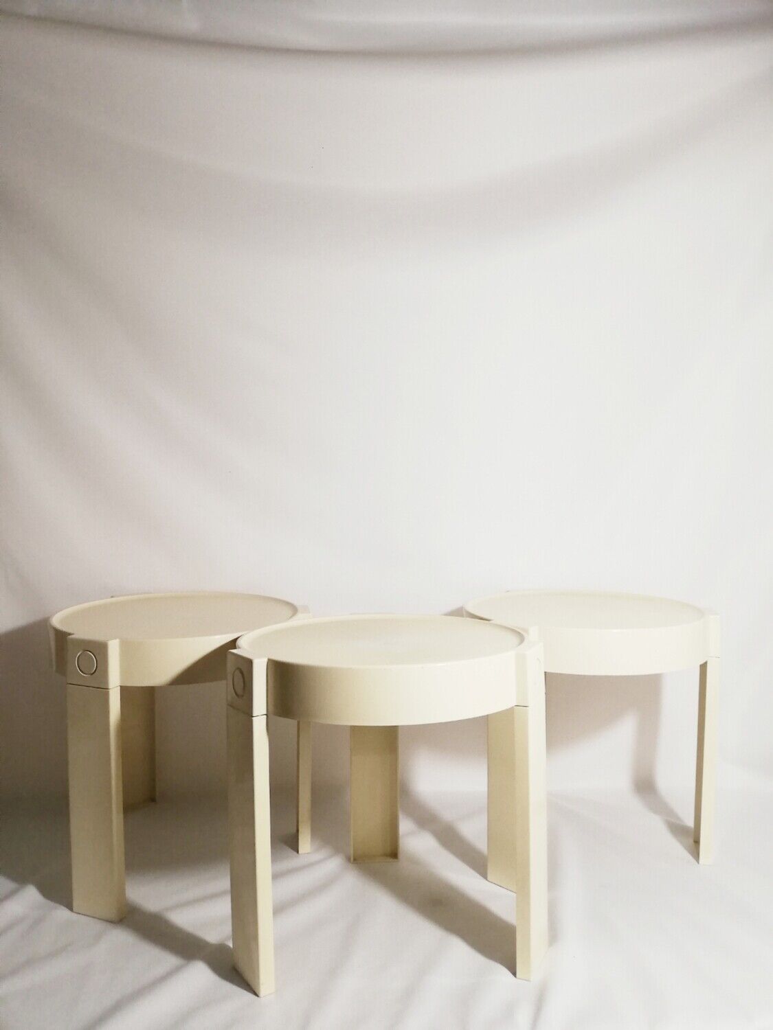 Set of 3 trundle tables 70s