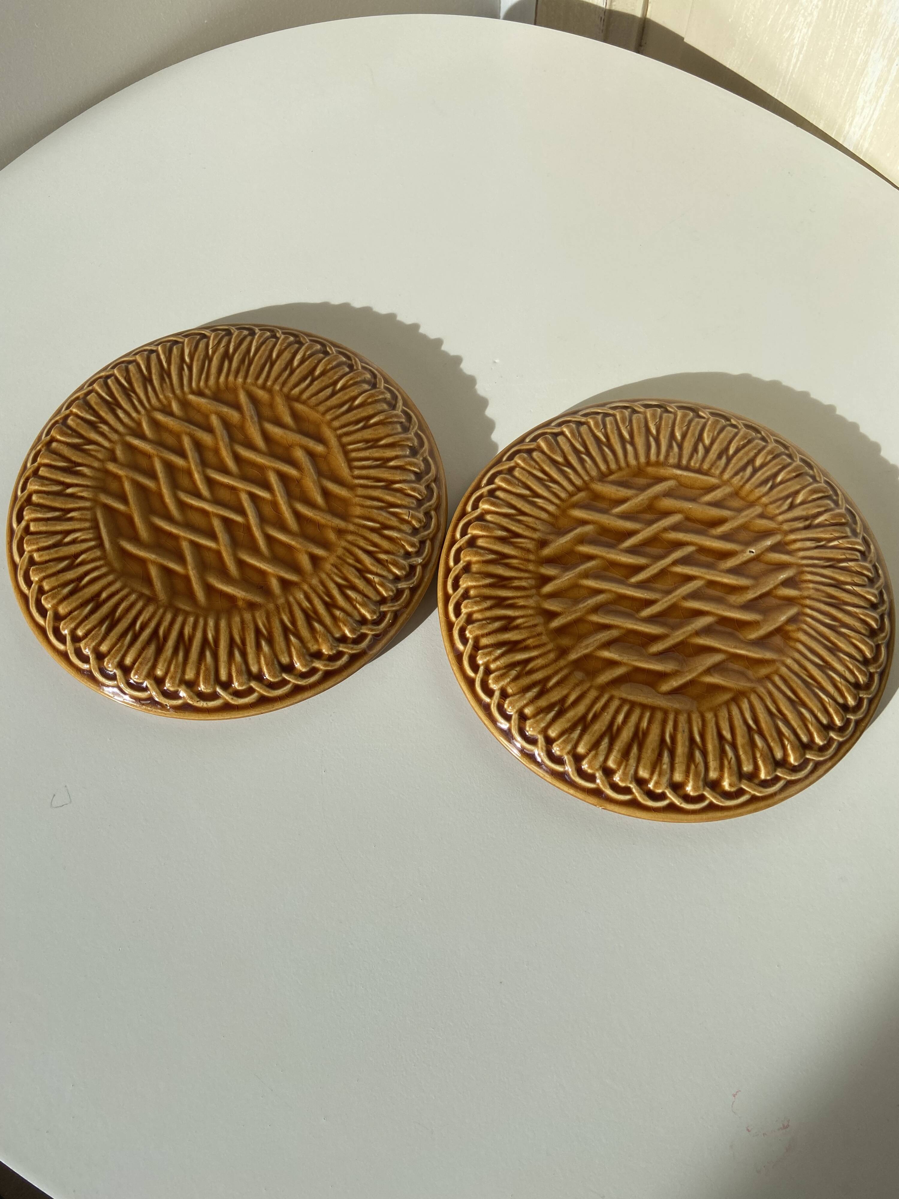 Lot de 2 dessous de plat en barbotine faïence de gien - création val d'or, jaune moutarde imitation