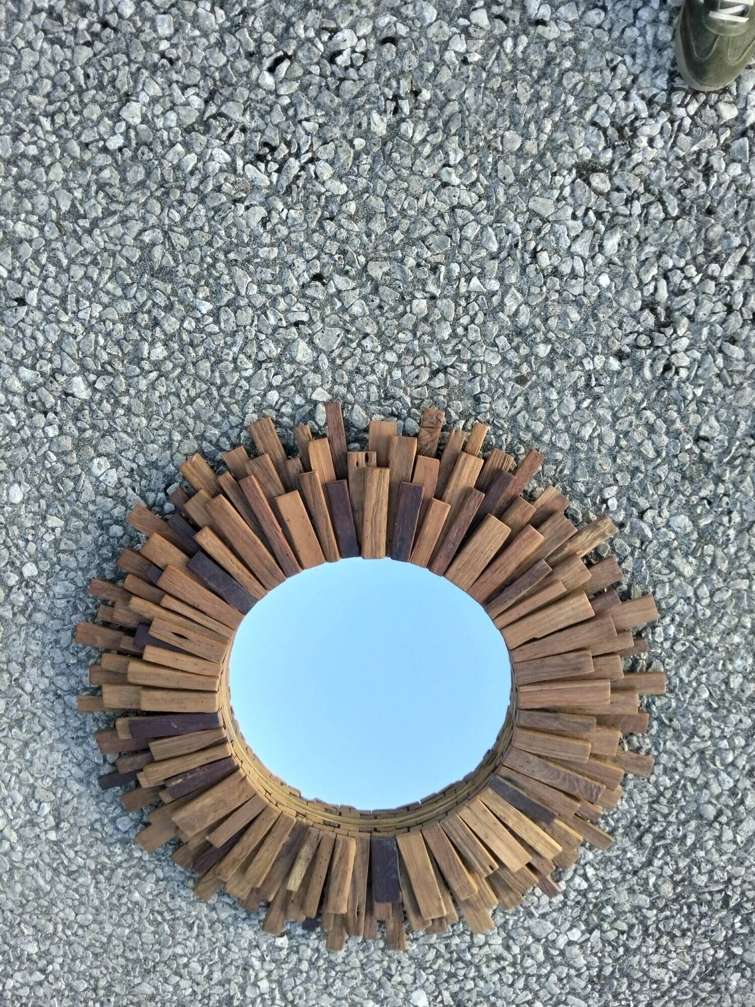 Round mirror