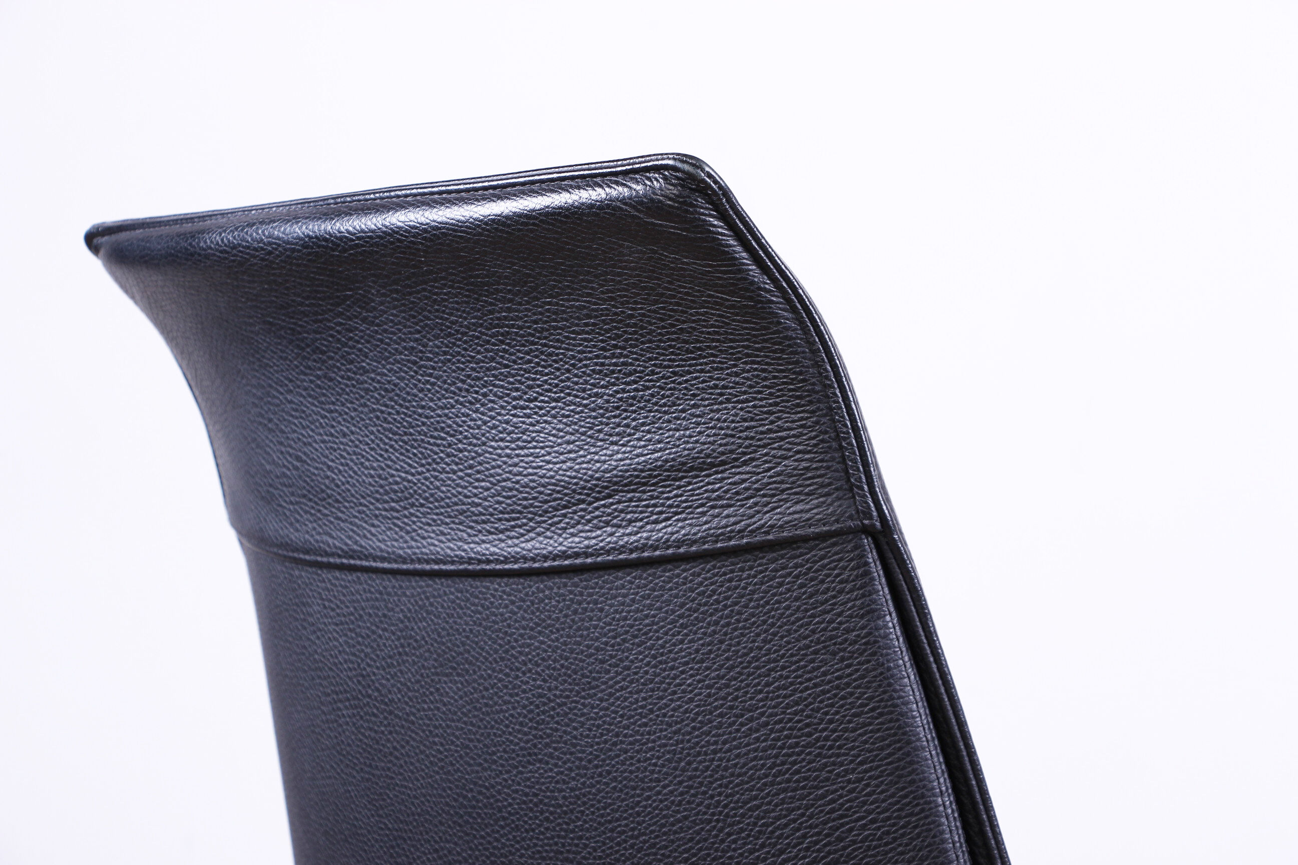 Danish armchair in Leather and Chrome Steel, model FK 6725 or "Tulip chair" by Preben Fabricius.