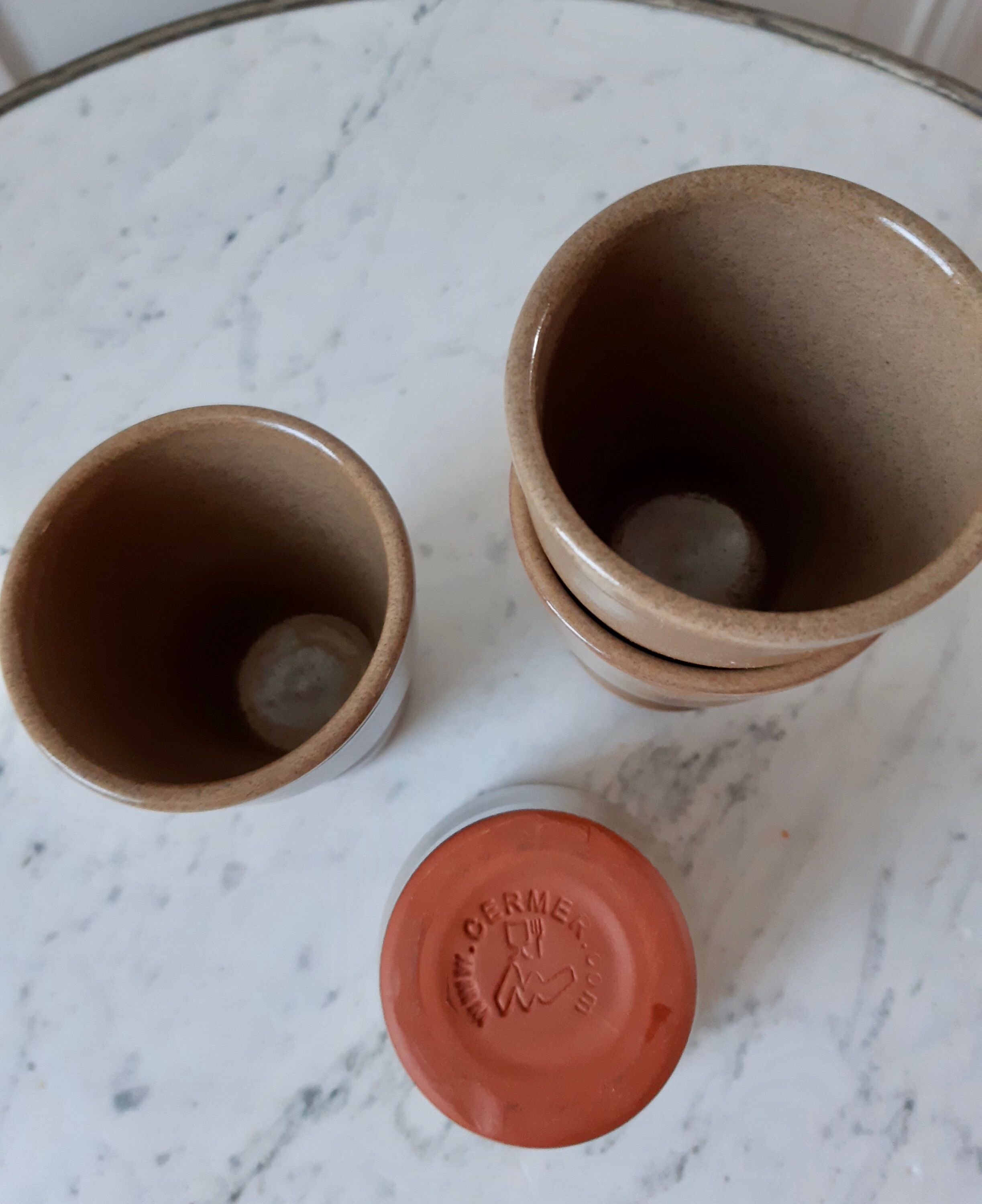 Lot of 4 sandstone glasses