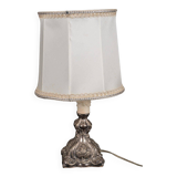 Lampe en argent ou métal argenté de style Louis XIV XIXe abat-jour blanc