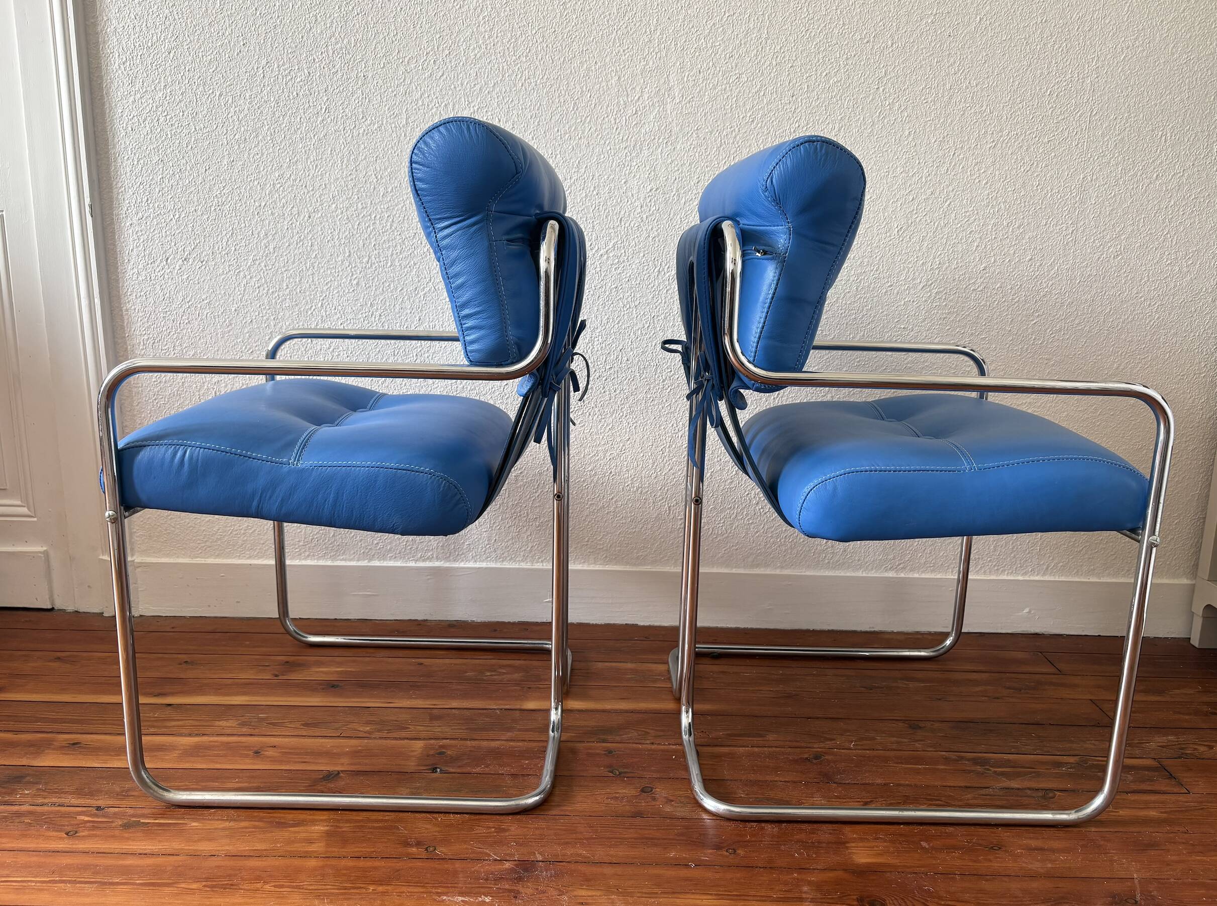 Paire de fauteuils modèle “Tucroma”, dessinés en 1971 par Guido Faleschini pour l’éditeur italien i4 Mariani