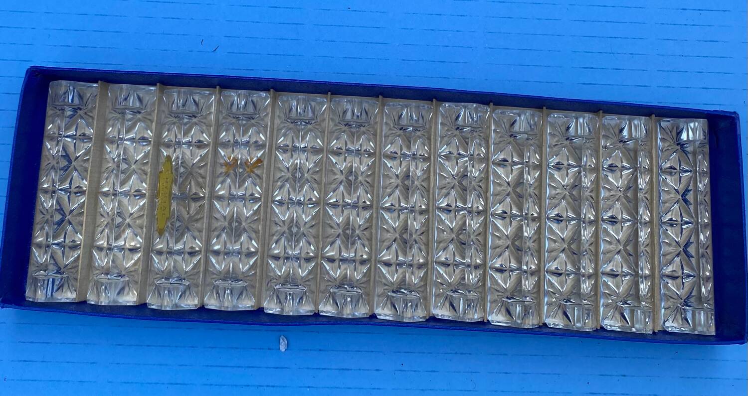 12 diamond cut crystal knife holder