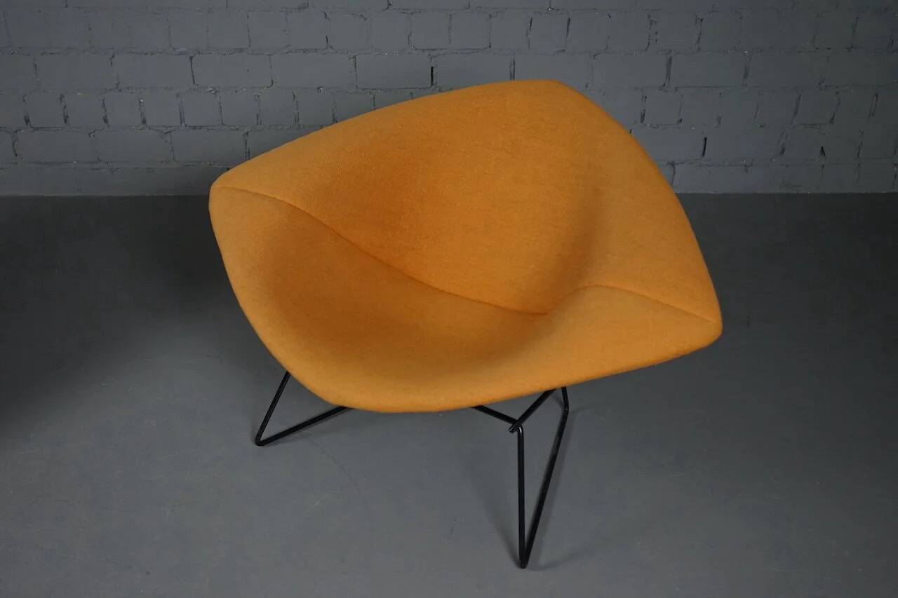 Diamond chair model 422 by Harry Bertoia for Knoll Int. (2/3)