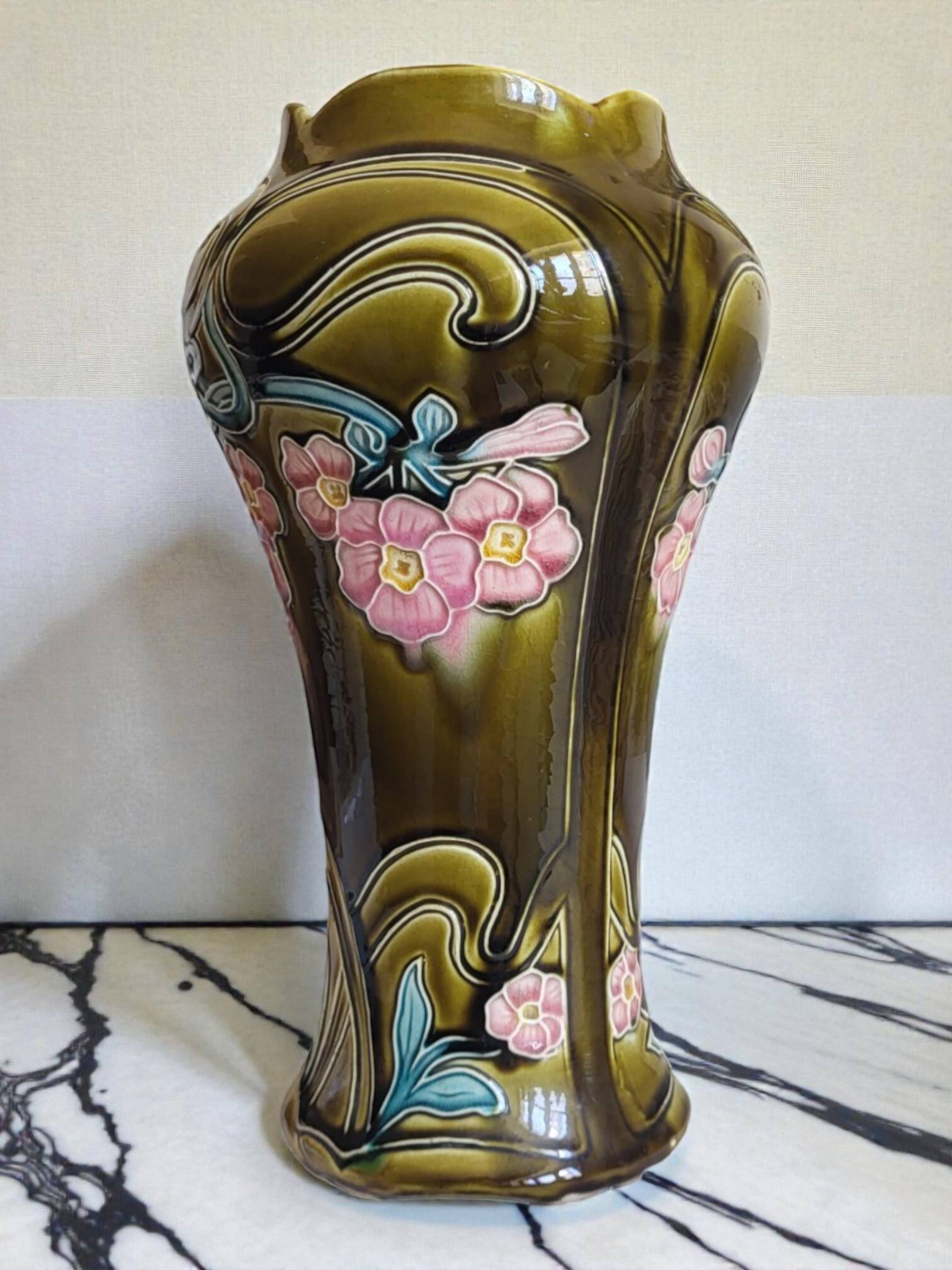 Art Nouveau vase in Barbotine