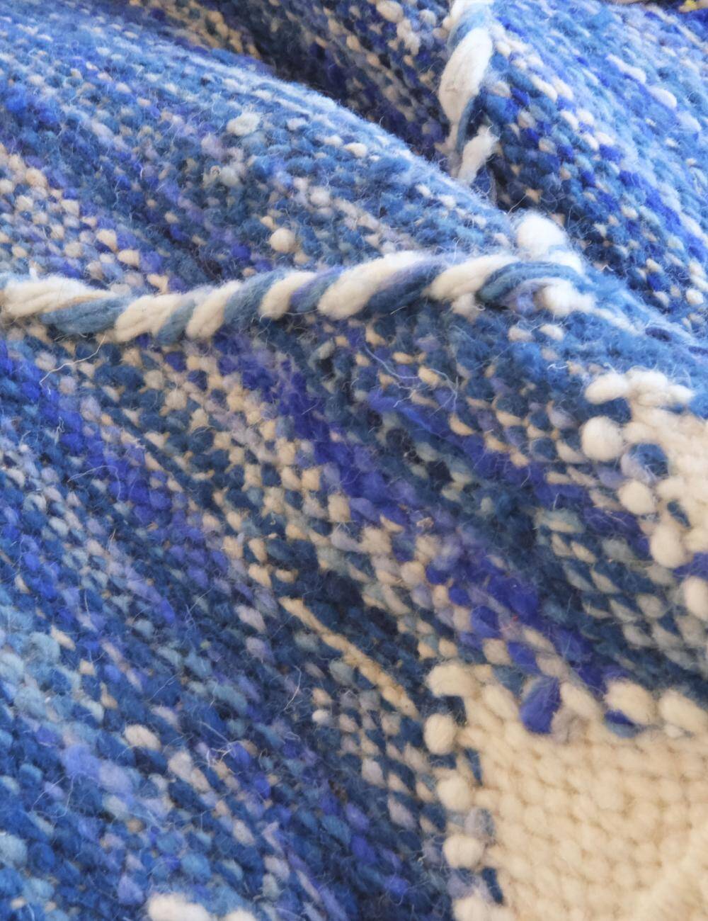 Tapis de couloir bleu