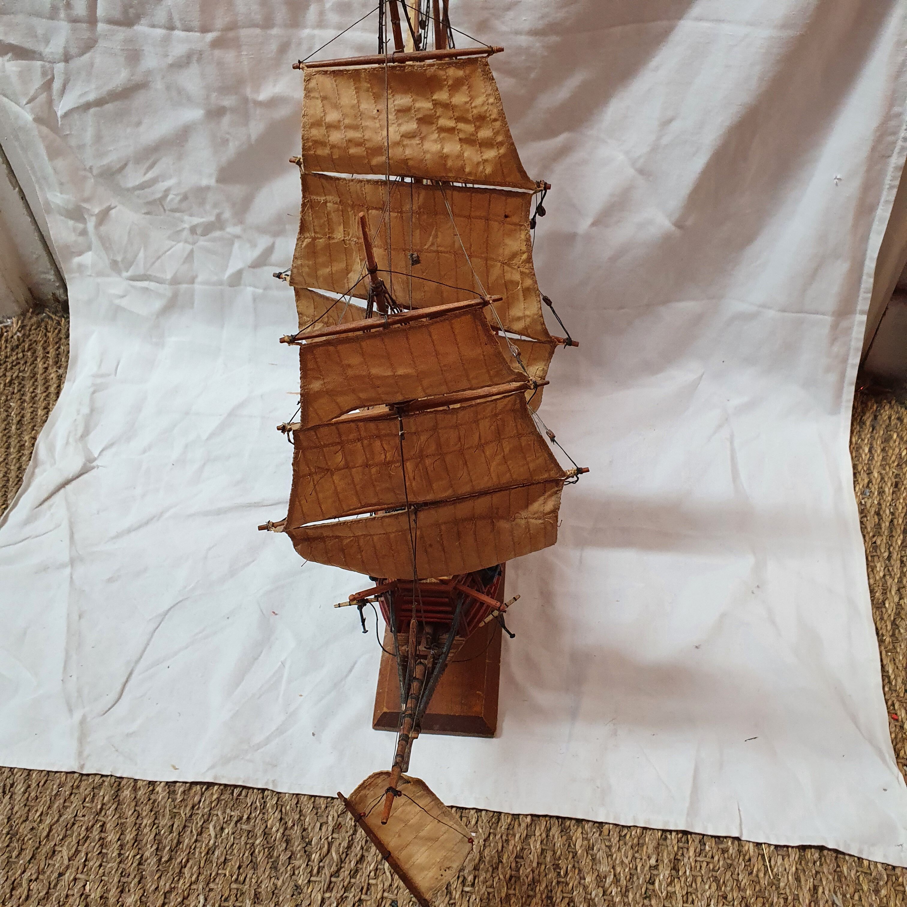 Boat model, Galion