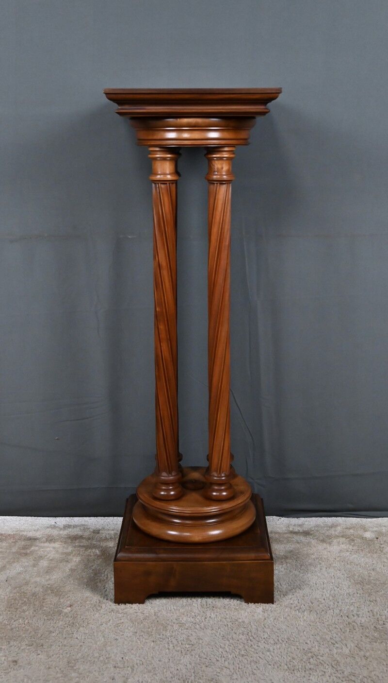 Swivelling stool in walnut, neo-Gothic style – 1900