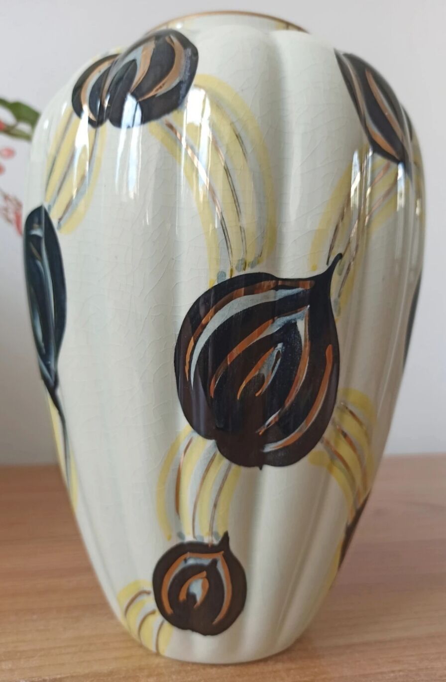 Vintage ceramic vase - Hand-painted decoration