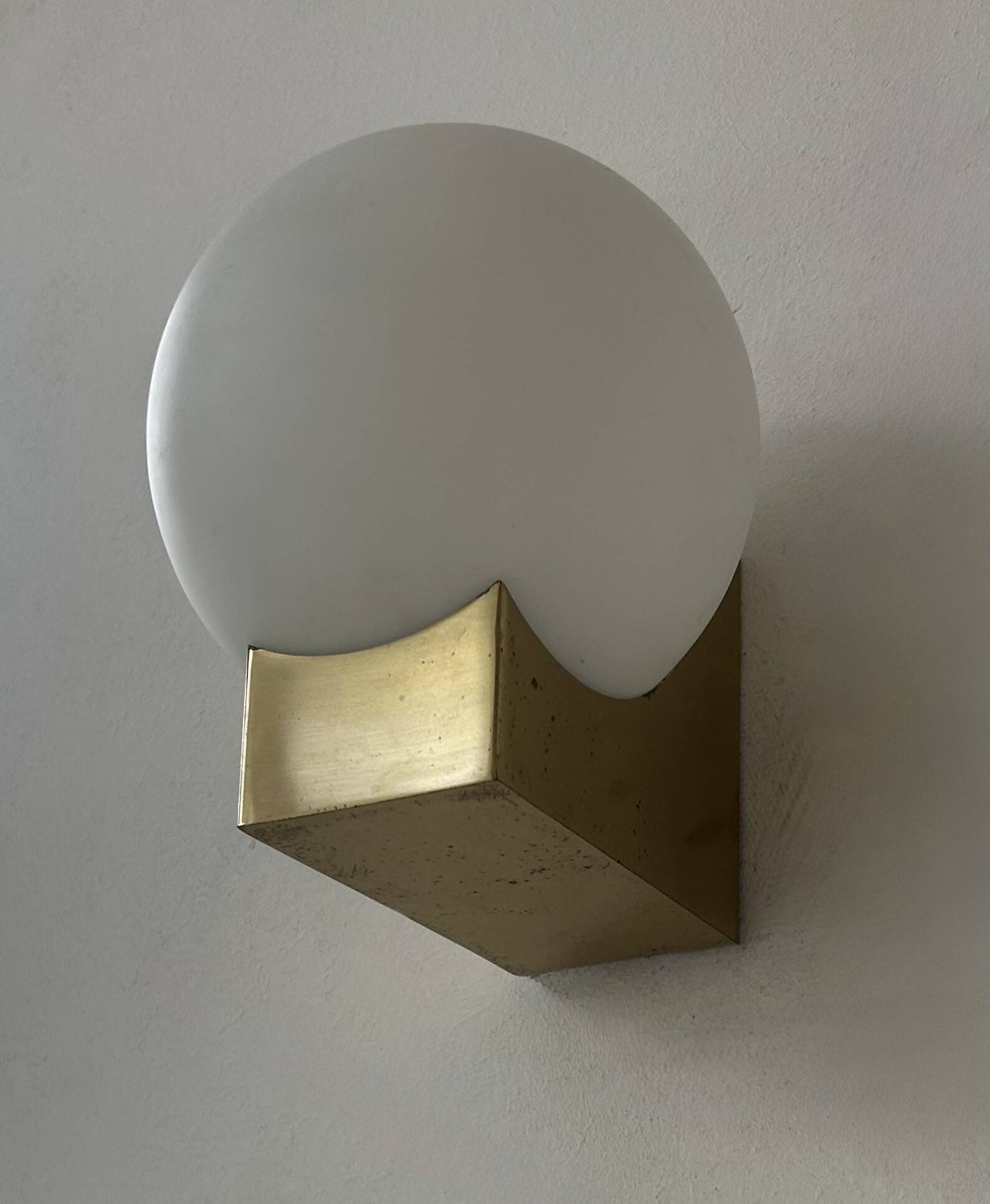Vintage wall light, brass and opaline, France, 1970.
