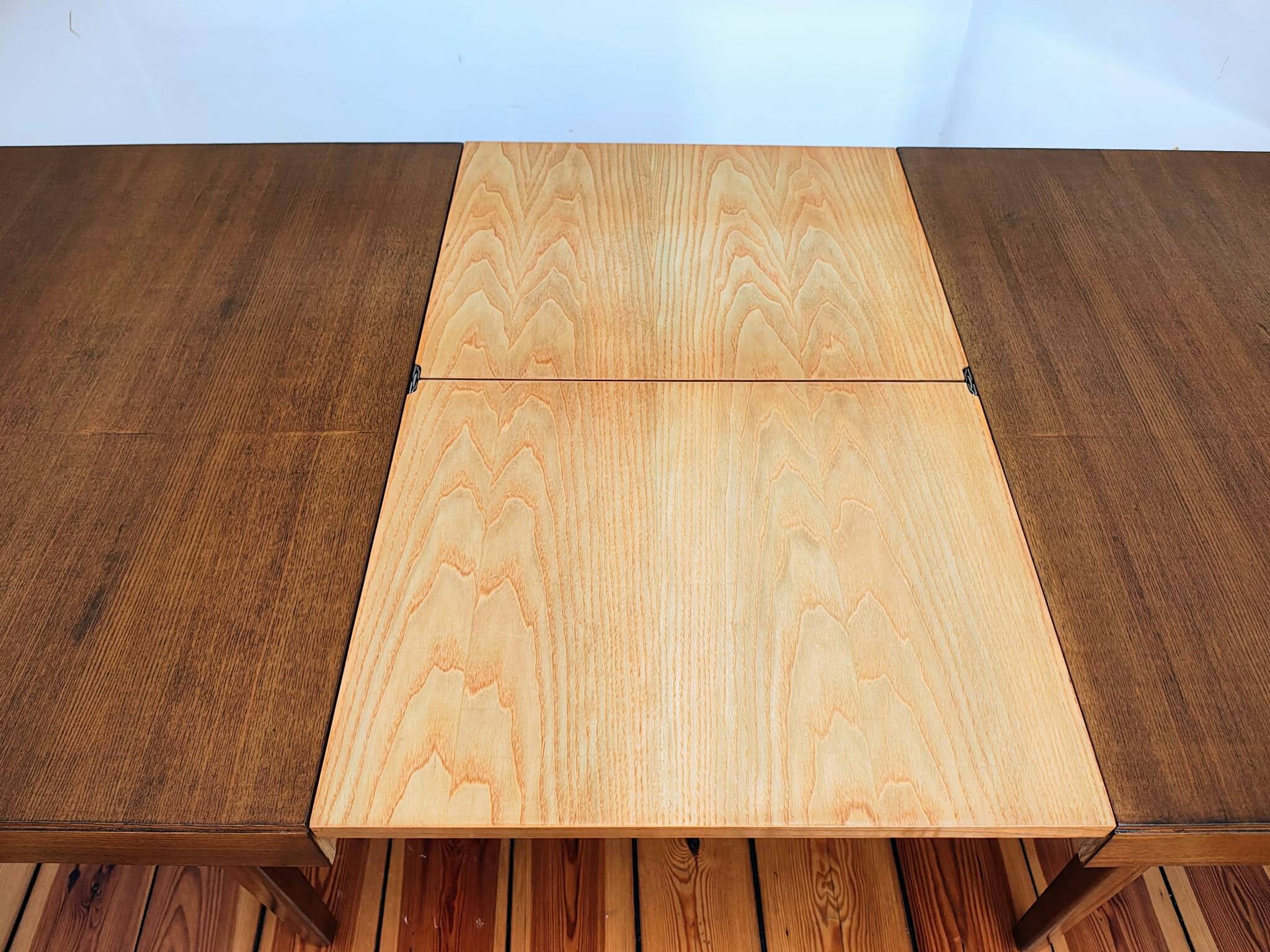 Czechoslovakian Extendable Table by J. Halabala for Jitona, 1960s