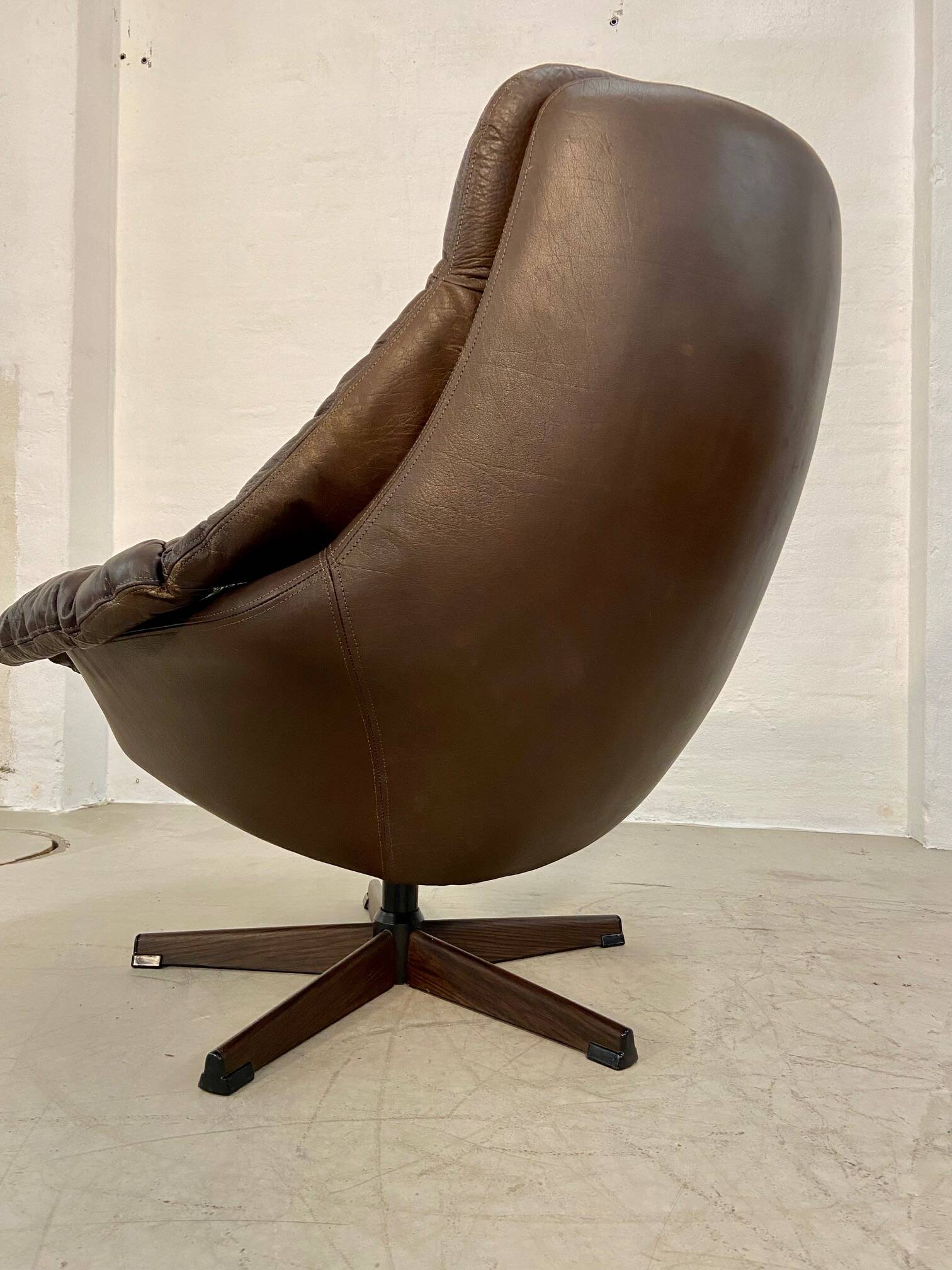 Vintage danish mid century leather swivel egg chair by bramin 1960,s
