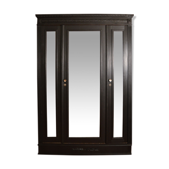 Black mirror cabinet