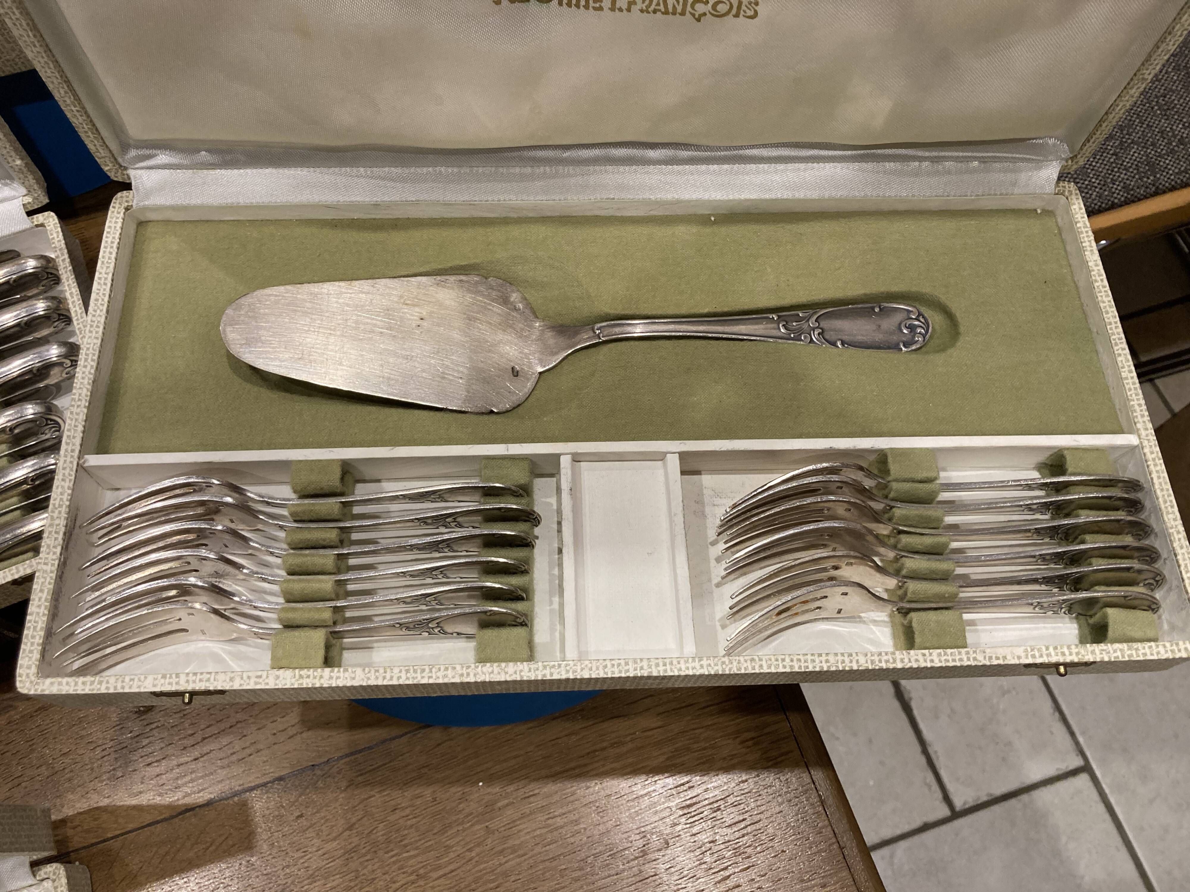François Frionnet 130p silver metal housekeeper