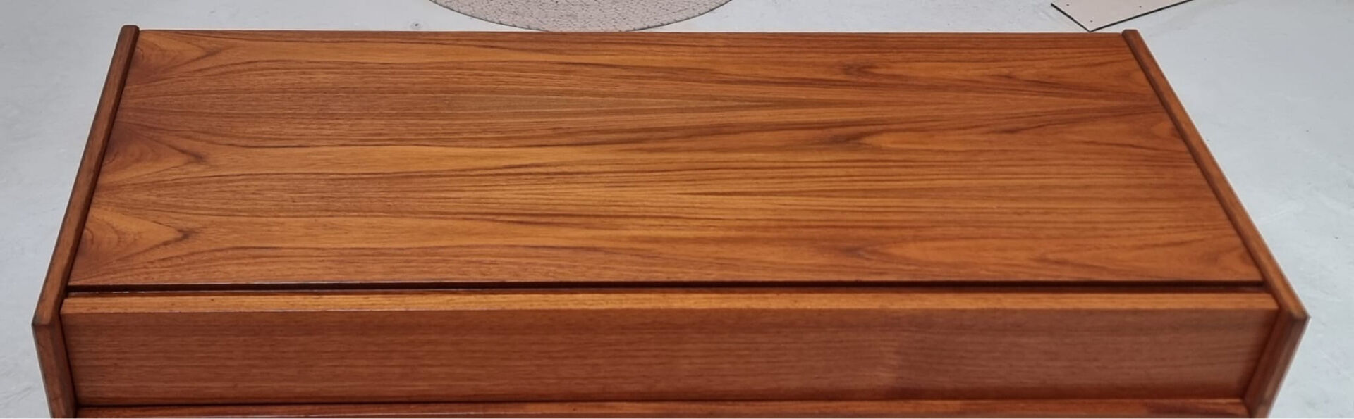 Mid-century chest of drawers