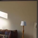 Modern sculptural Scandinavian floor lamp in solid pine, 1970s.