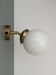 Applique globe vintage en opaline blanche
