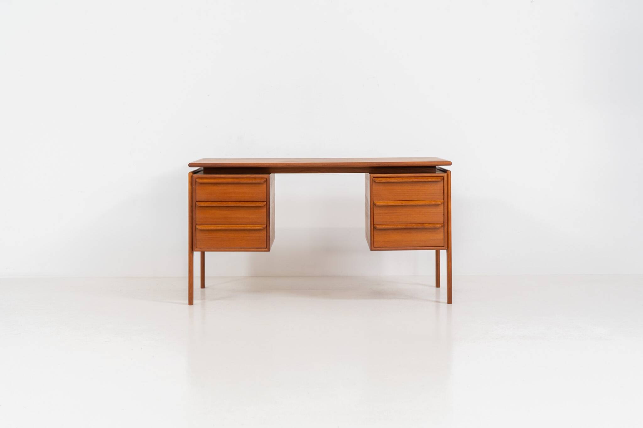Teak writing desk by Arne Vodder