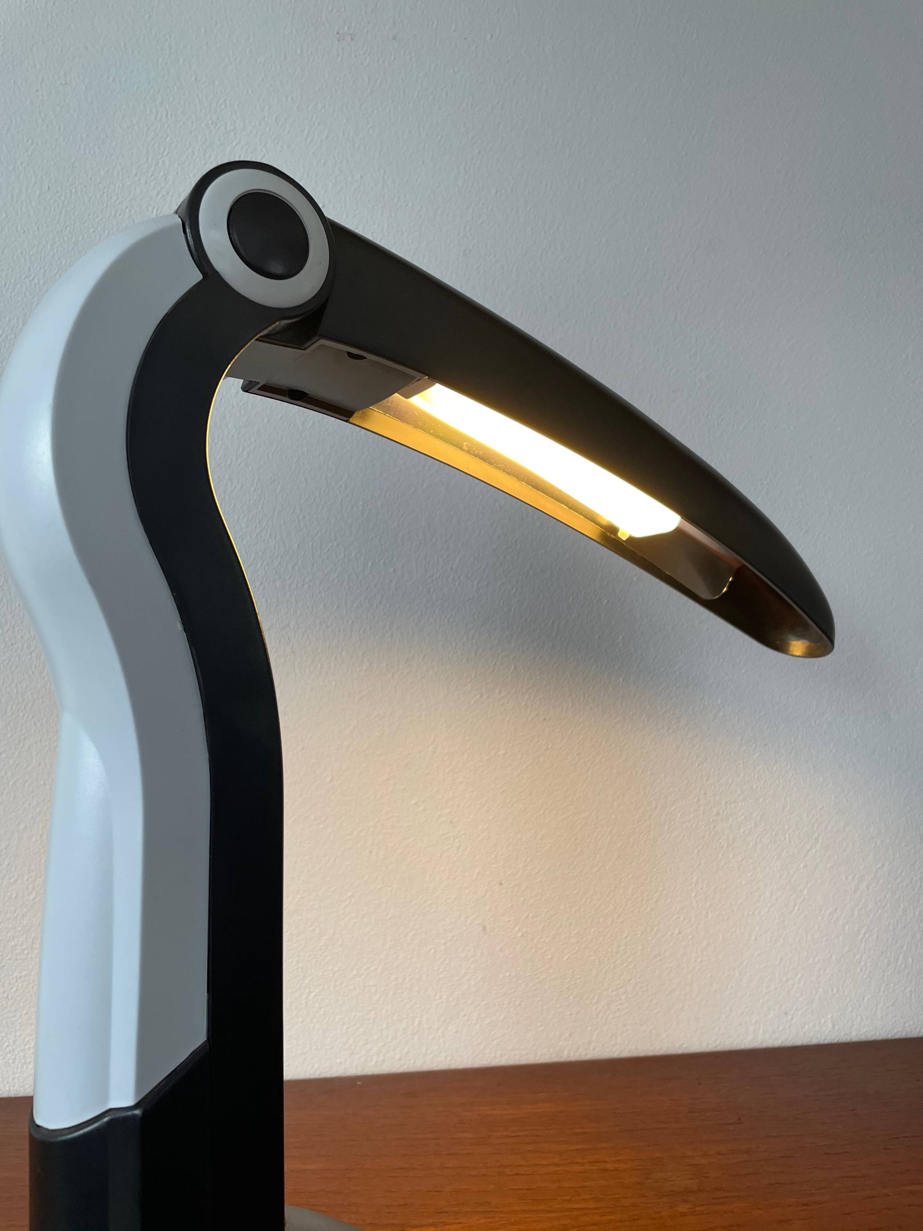 Luminaire Toucan en noir et blanc HT Huang Design