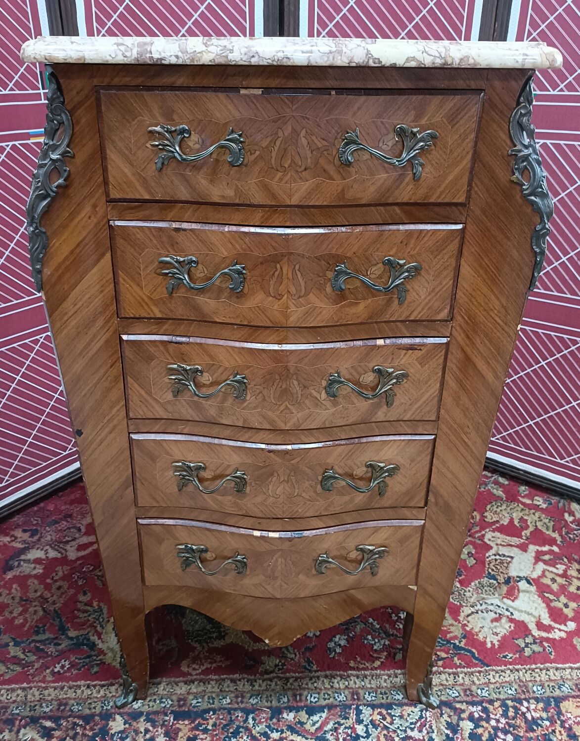 Chiffonier ou semainier style Louis XV, marqueté et marbre