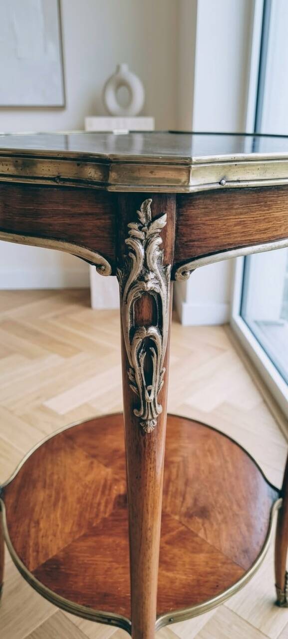 Guéridon Restauré De Style Louis XV Marbre Bronzes Ciselés & Marqueterie